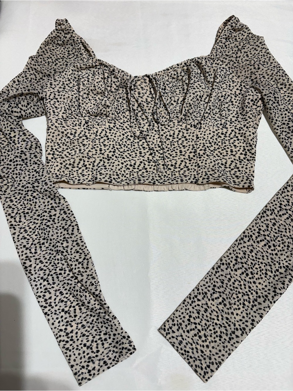 American Eagle Outfitters Beige Print Long Sleeve Crop Top